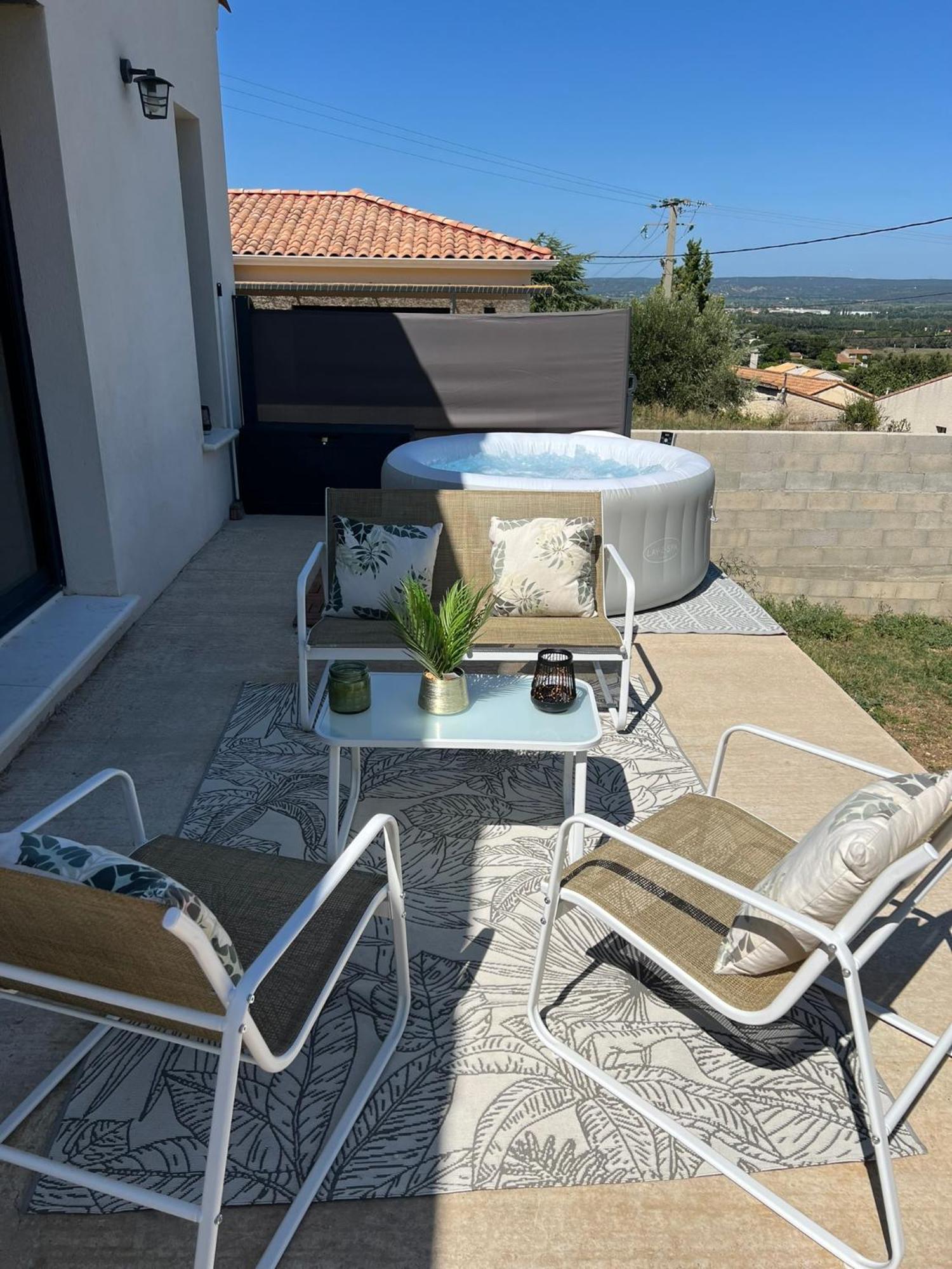Agreable Villa Recente Au Coeur D'Un Charmant Petit Village Sernhac Extérieur photo